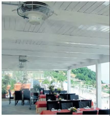 Plafonnier de brumisation design intégré pergola bioclimatique restaurant